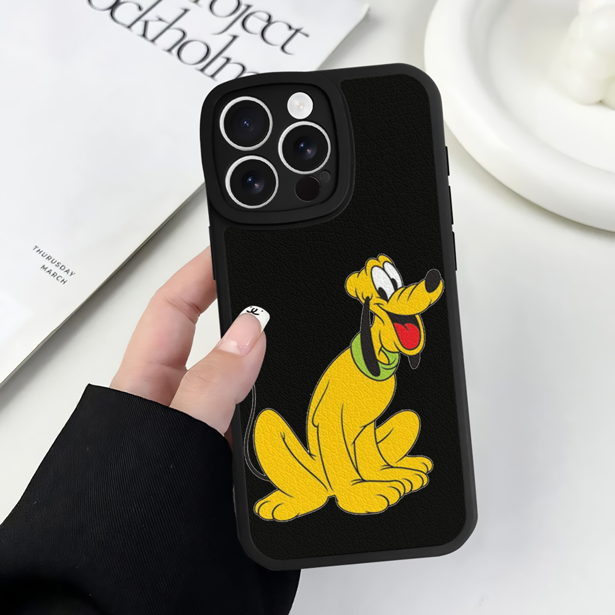 （画像用） ミッキーマウス Mickey Mouse 【iPhone 16シリーズ対応】シリコンスマホケース（レザー調） 材質：シリコン